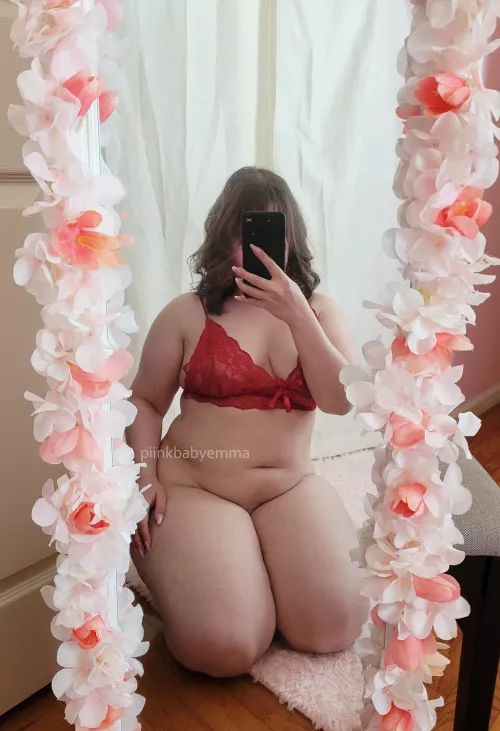 Thick thighs and small tits ;)