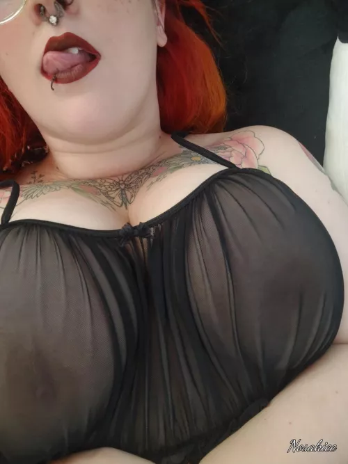 Would you enjoy a quick titjob from me😉