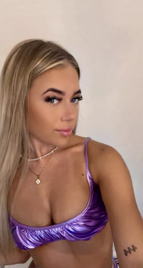 another selfie from ur blondie trophy!