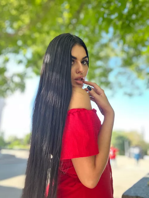 brunette trophy in red