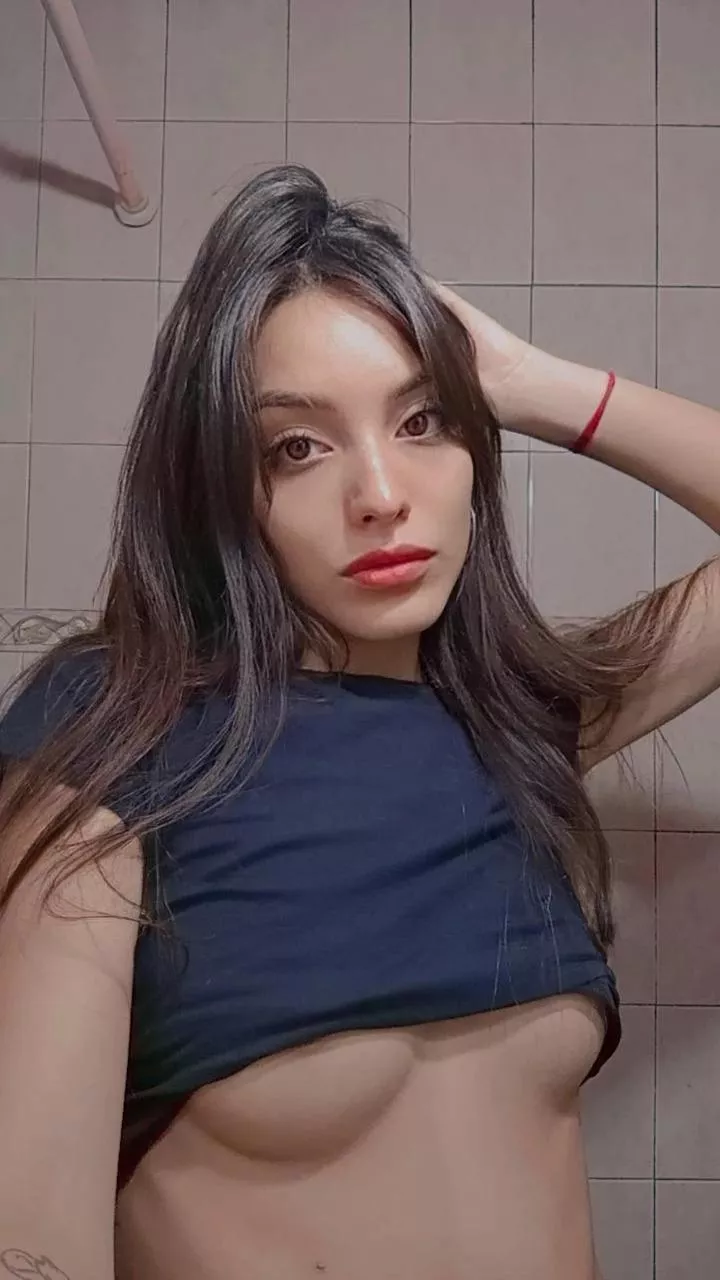 Craving a creampie right now..
