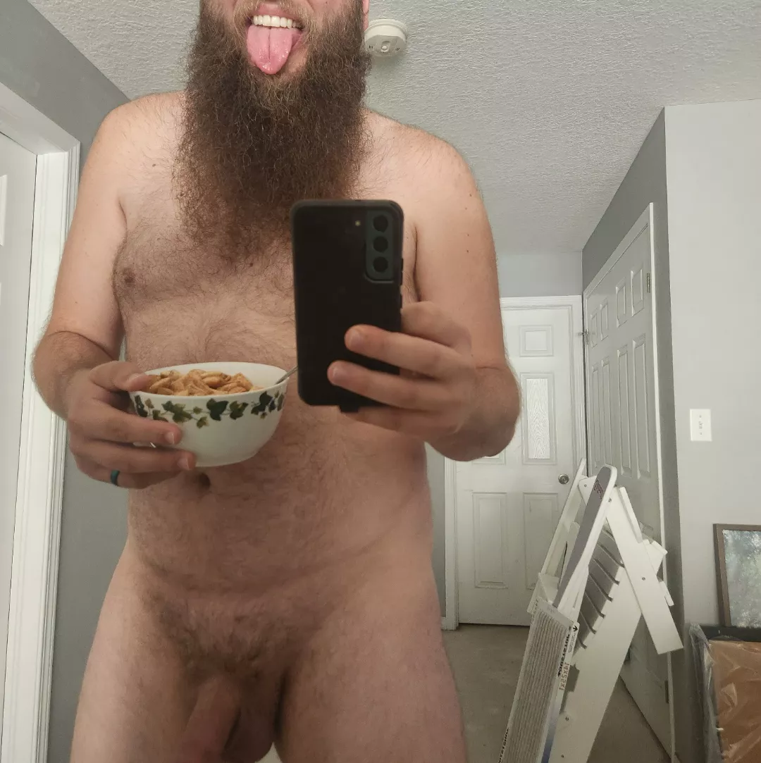 Cubbin' with breaky. 😋🥣🥣