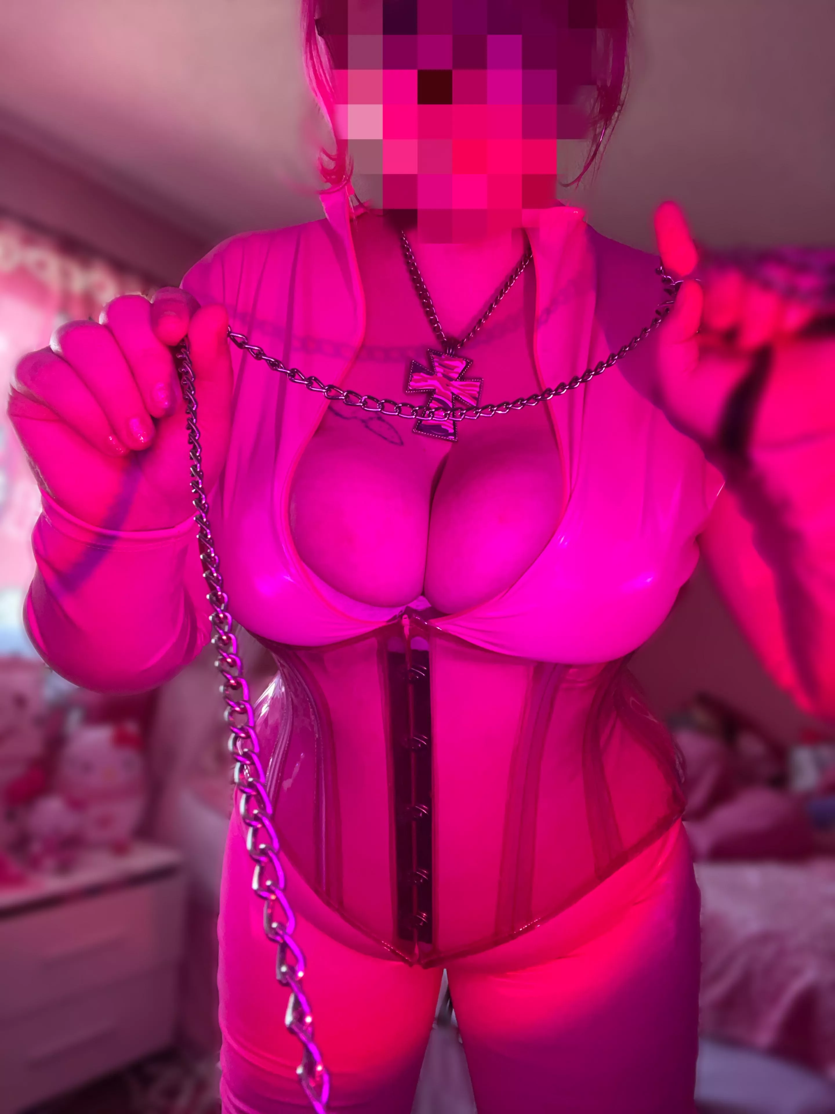 Do u like mommy’s new catsuit ^_^