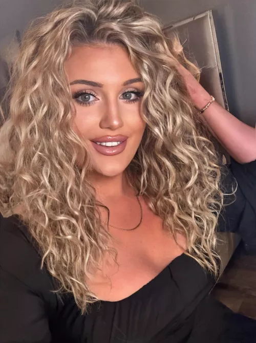 Follow me on Instagram @allanahdeanna