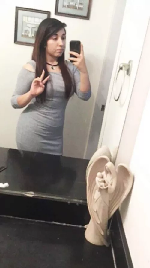 I really want to see some fat cocks being stroked over me. Please 🥺 I need it asap. So horny!!