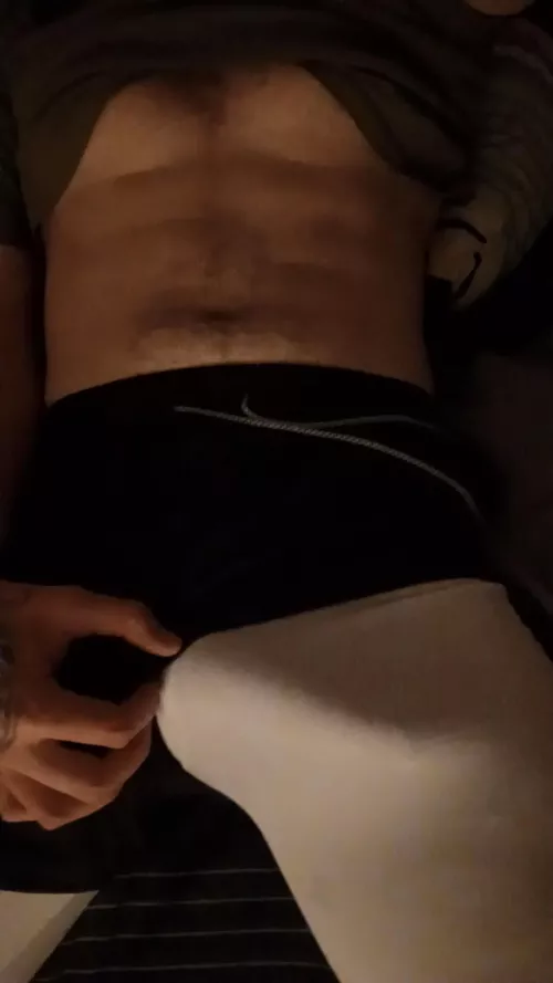 im also 6'8 with blue eyes 