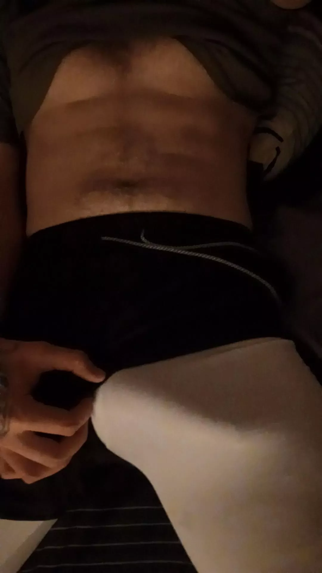 im also 6'8 with blue eyes 