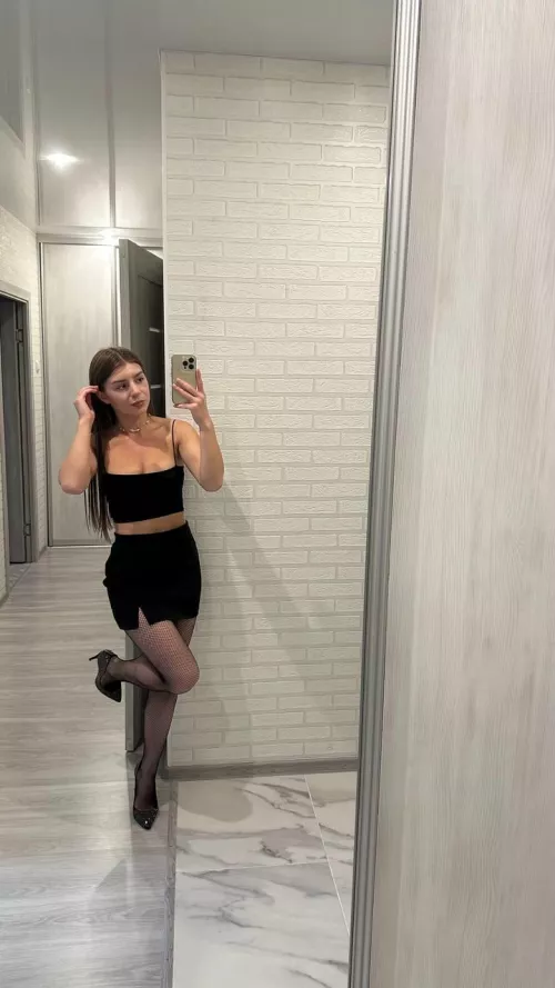 Is this outfit suitable for a first date? 