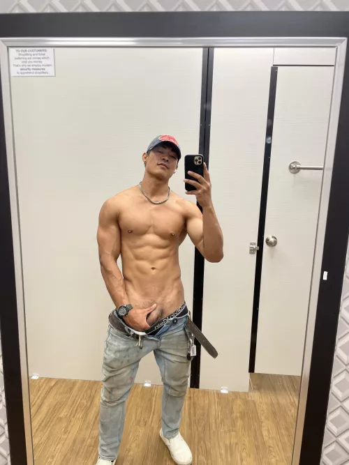 Let’s play Silent Library in the fitting room 😈