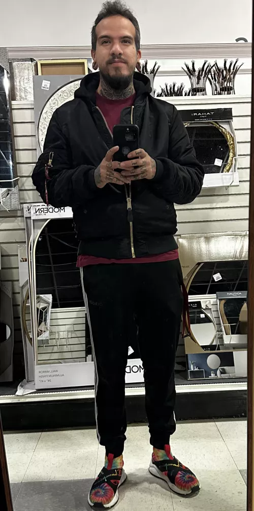 Looking for mid peeps to play Hell Let Loose with and other fps