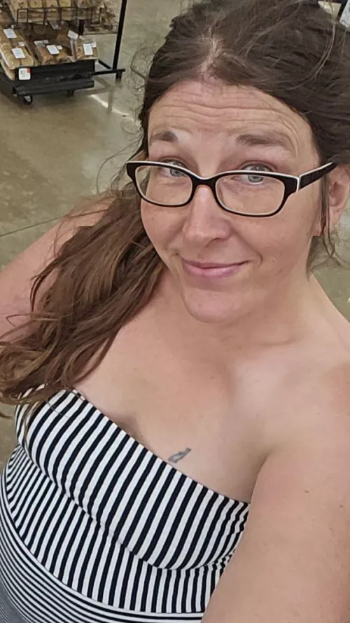 Mama Out shopping [F]