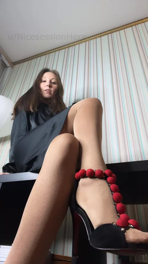 Pantyhose with sandals. Yes or no?