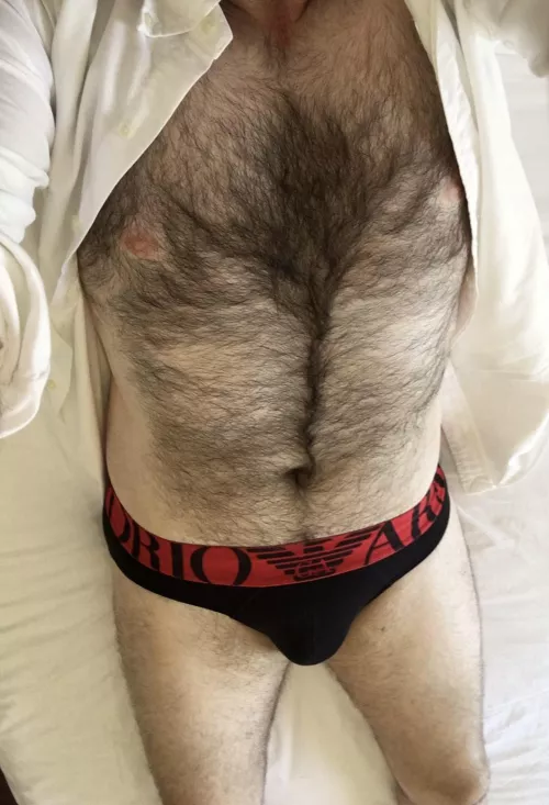 Taking a break from white briefs today. Black isn’t my favourite briefs colour but I like the red waistband.