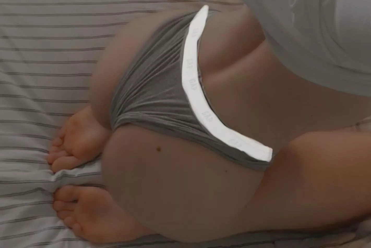 18 virgin fem, slim waist, bubble butt, pretty face for MUSCULAR MEN ONLY! hmu on snap for a pic! <3 uh0hvomit (no muscles=dont add me) <3