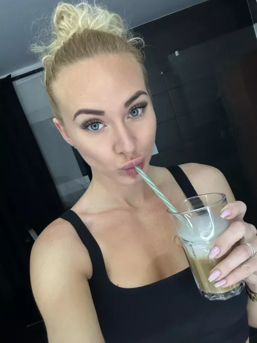 Do you love the sleek look of a curly ponytail?