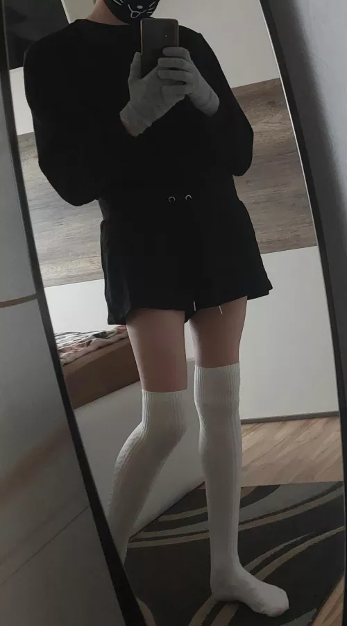 Finally turned 18 and can post here :3c