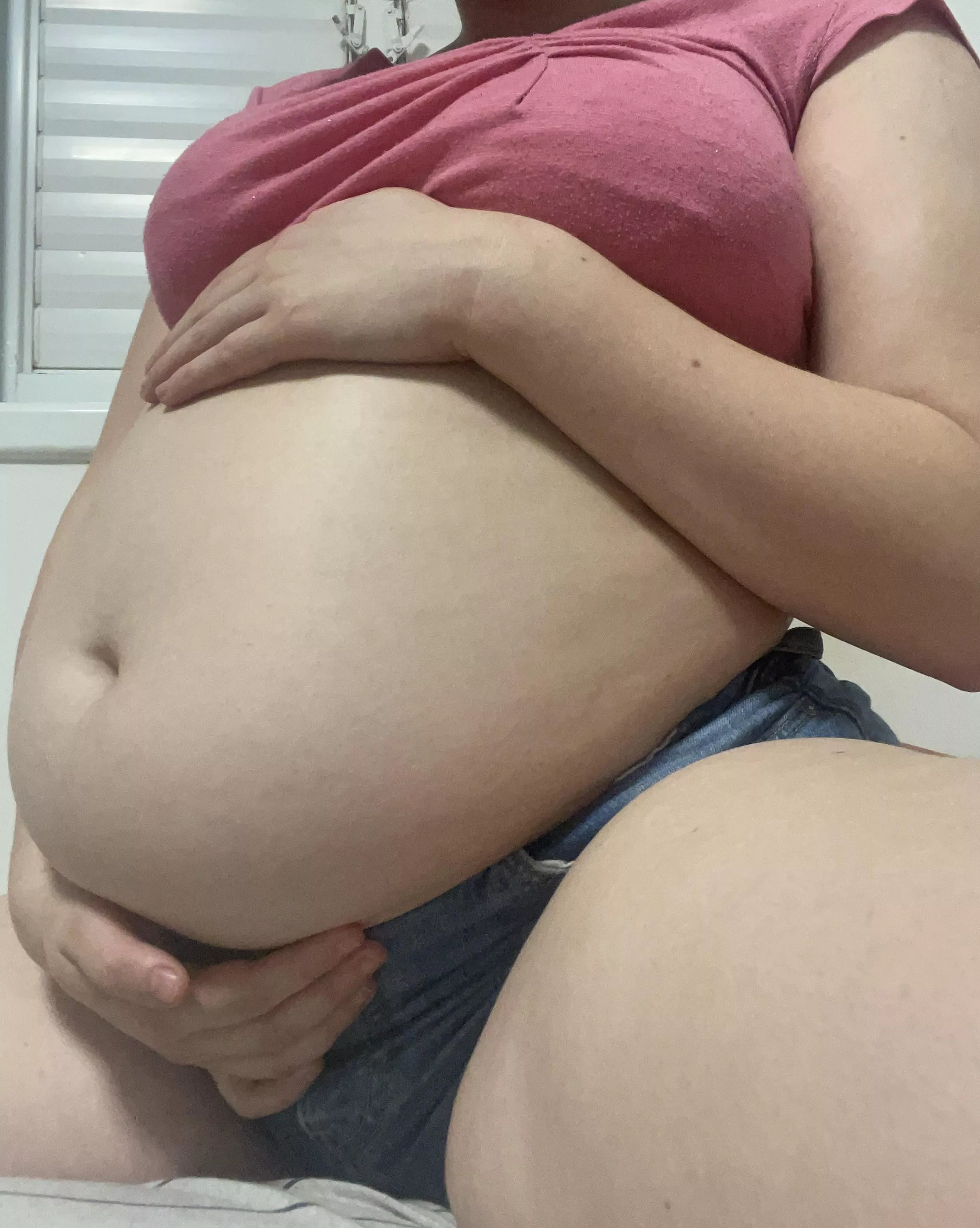 I can’t believe my pants didn’t rip from all that food 🍕🍦