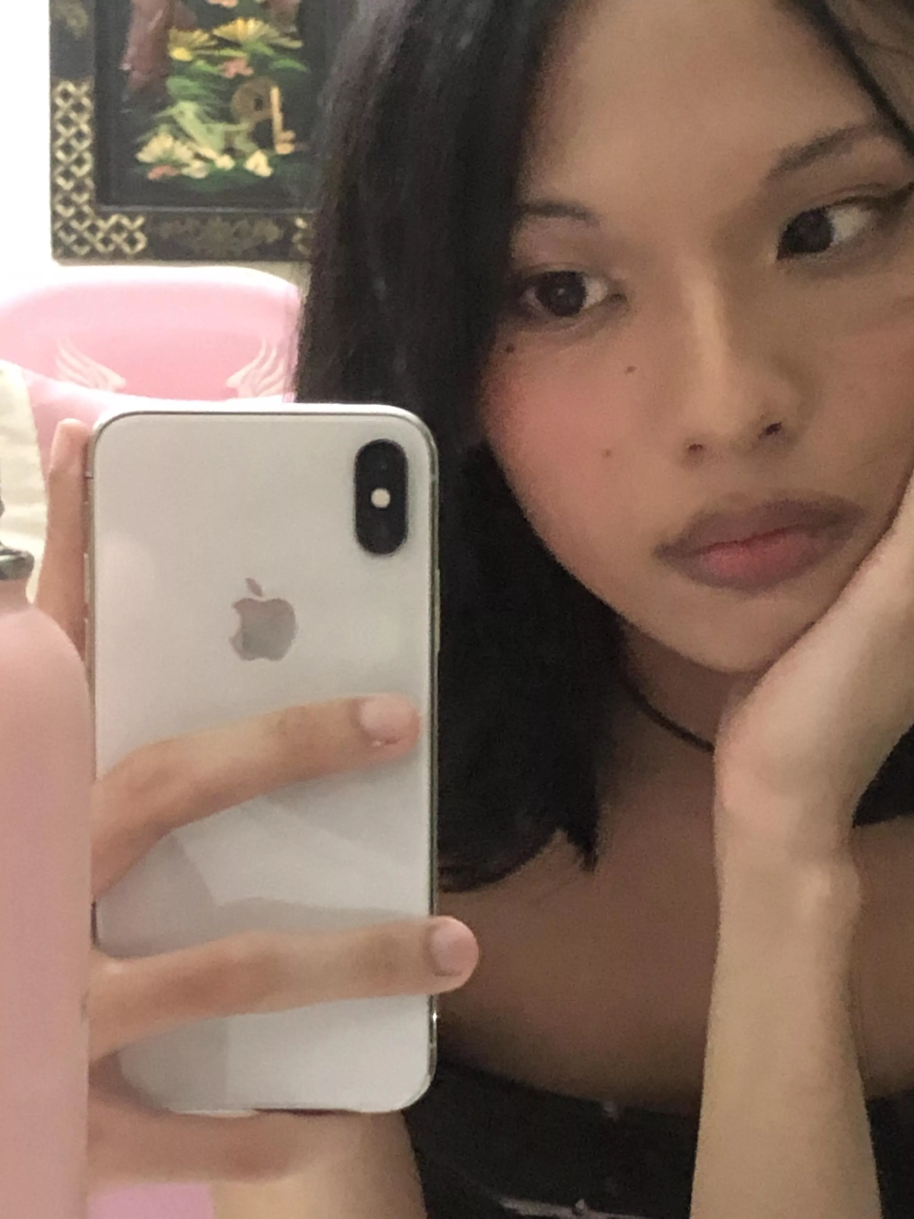 i wanna send cute selfies to someone actually 😞