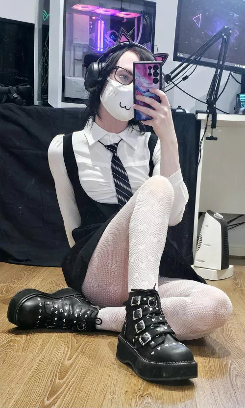 Just being a little gamer 🩷