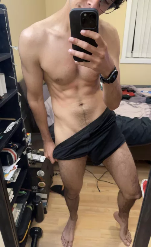 Let’s just ignore my messy room and focus on the important things today 😂