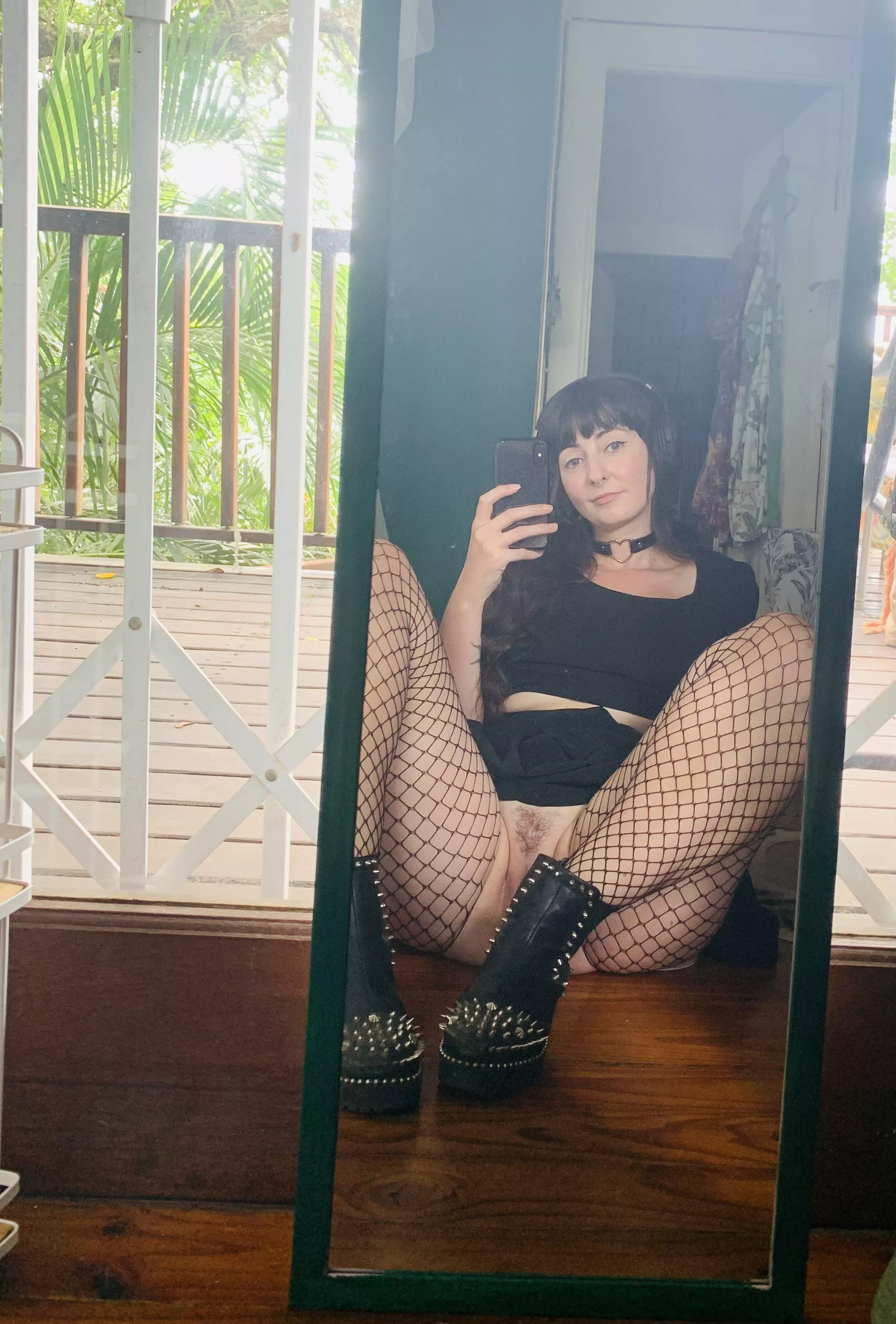 Maybe you should try dating an alt girl…