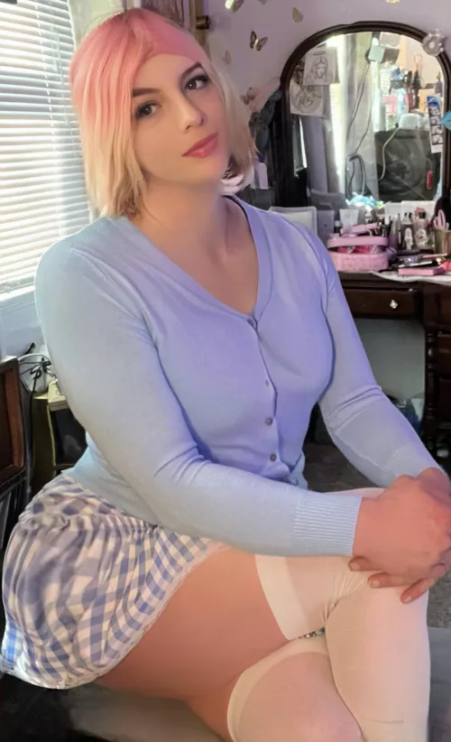 What are you staring at? Does this outfit look dumb?