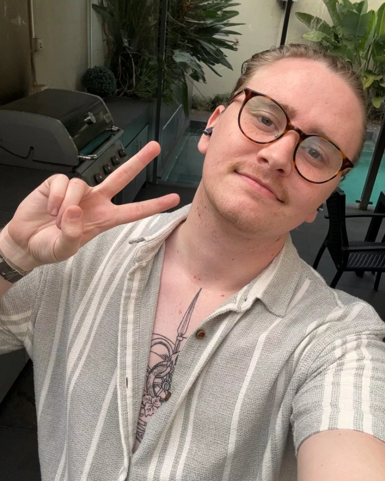 Am I gonna lose sleep to gaming or reading tonight? 🤔