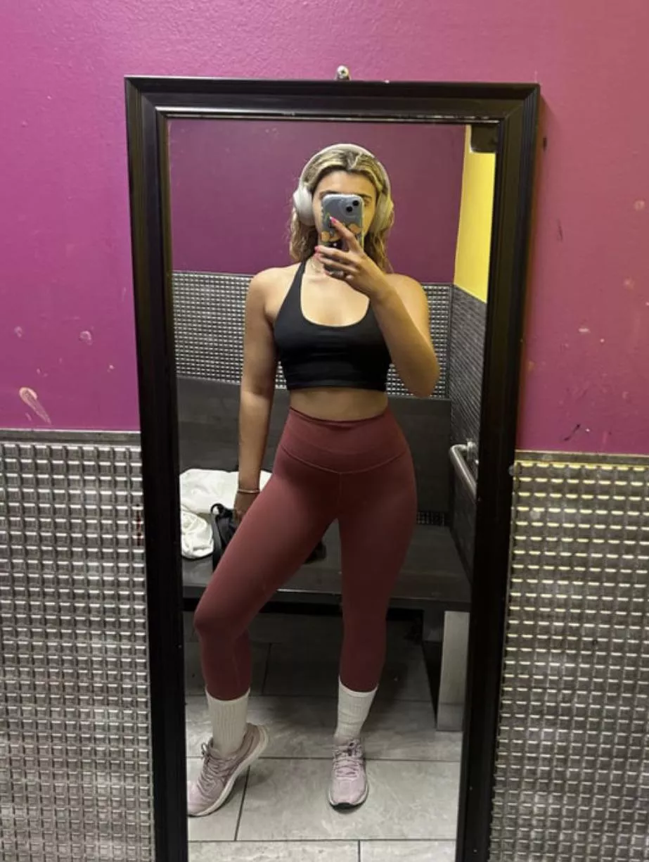 Black sports bras are my favorite 