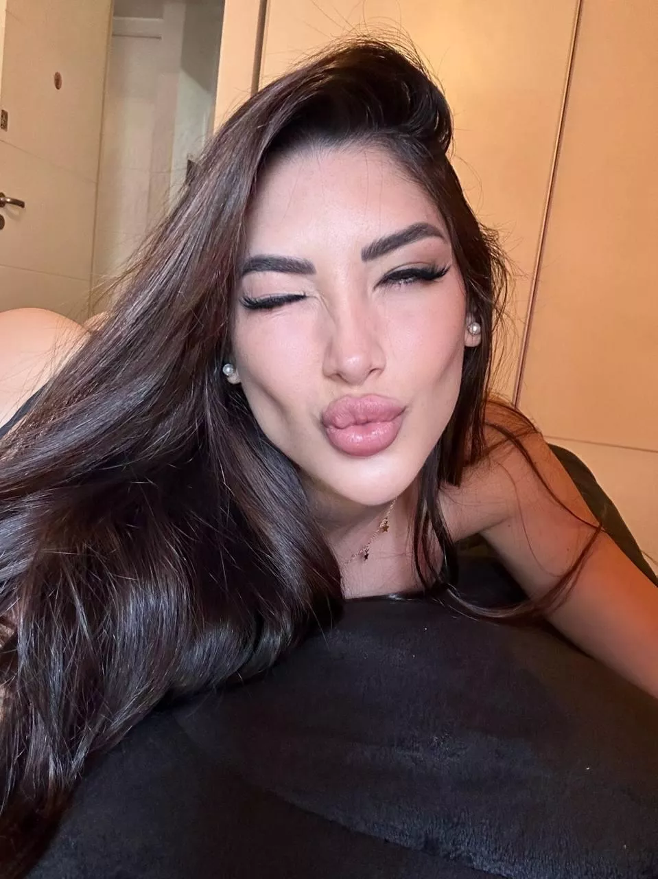 Could I be your naughty Latina plaything? 😈
