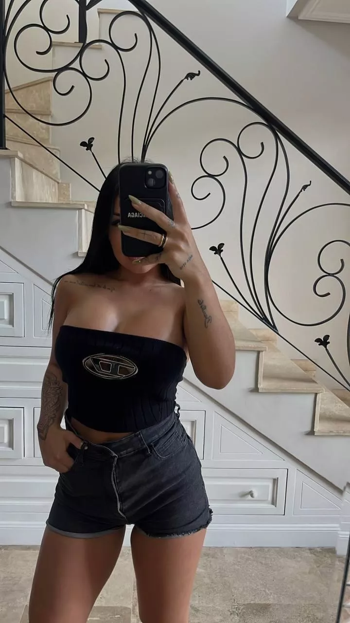 Crop top and jean shorts combo