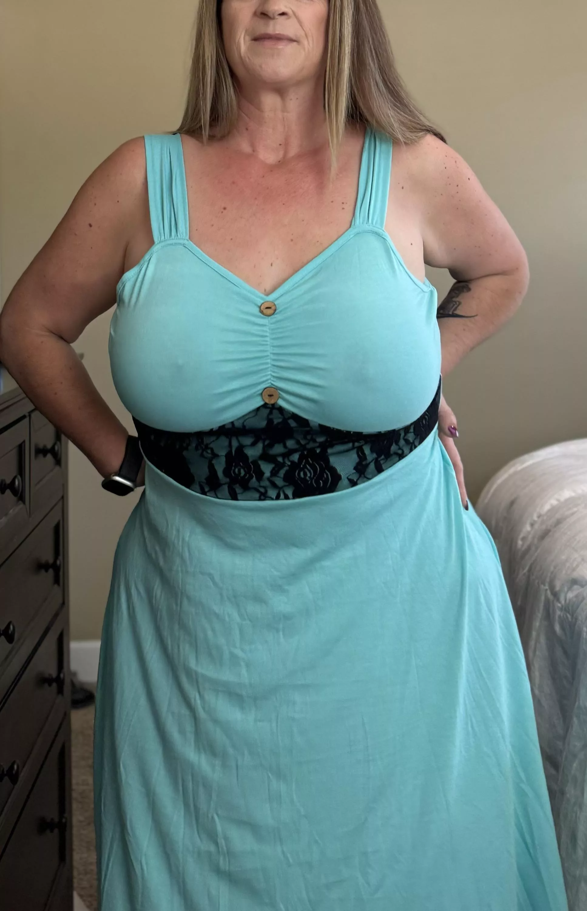 Curvy enough to get you horny