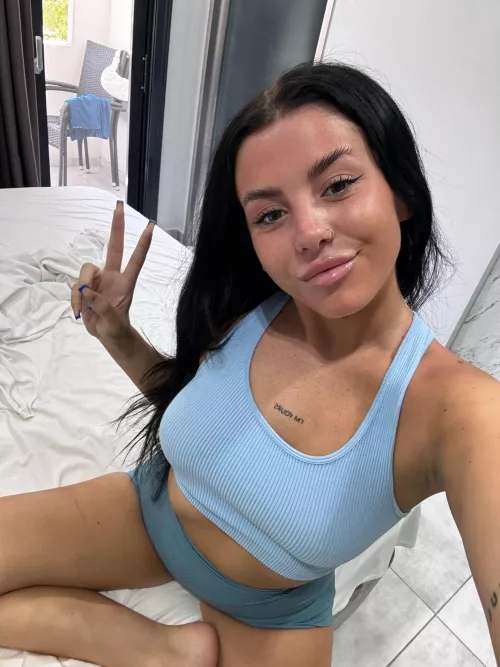 Do I look cute in my new top?