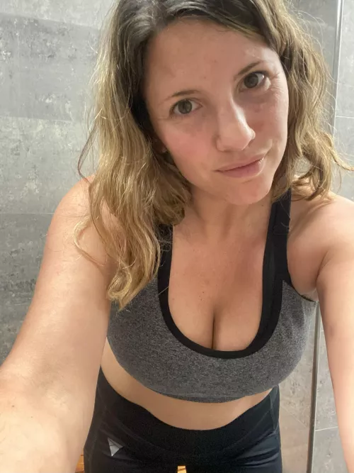 Double bra to hold them well. Let's go to the gym?