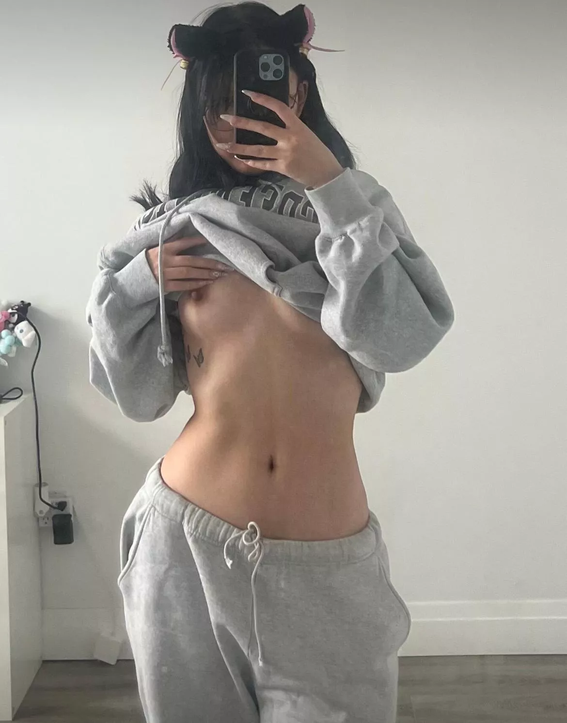 Even nerdy japanese girls can be curvy >_<