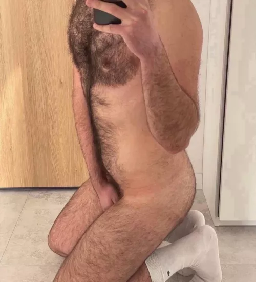 Just a horny 29yo otter on his knees