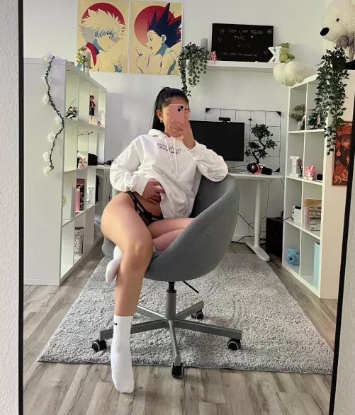 Just more comfy without pants~