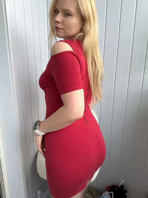 Perfect red tight dress for this summer 