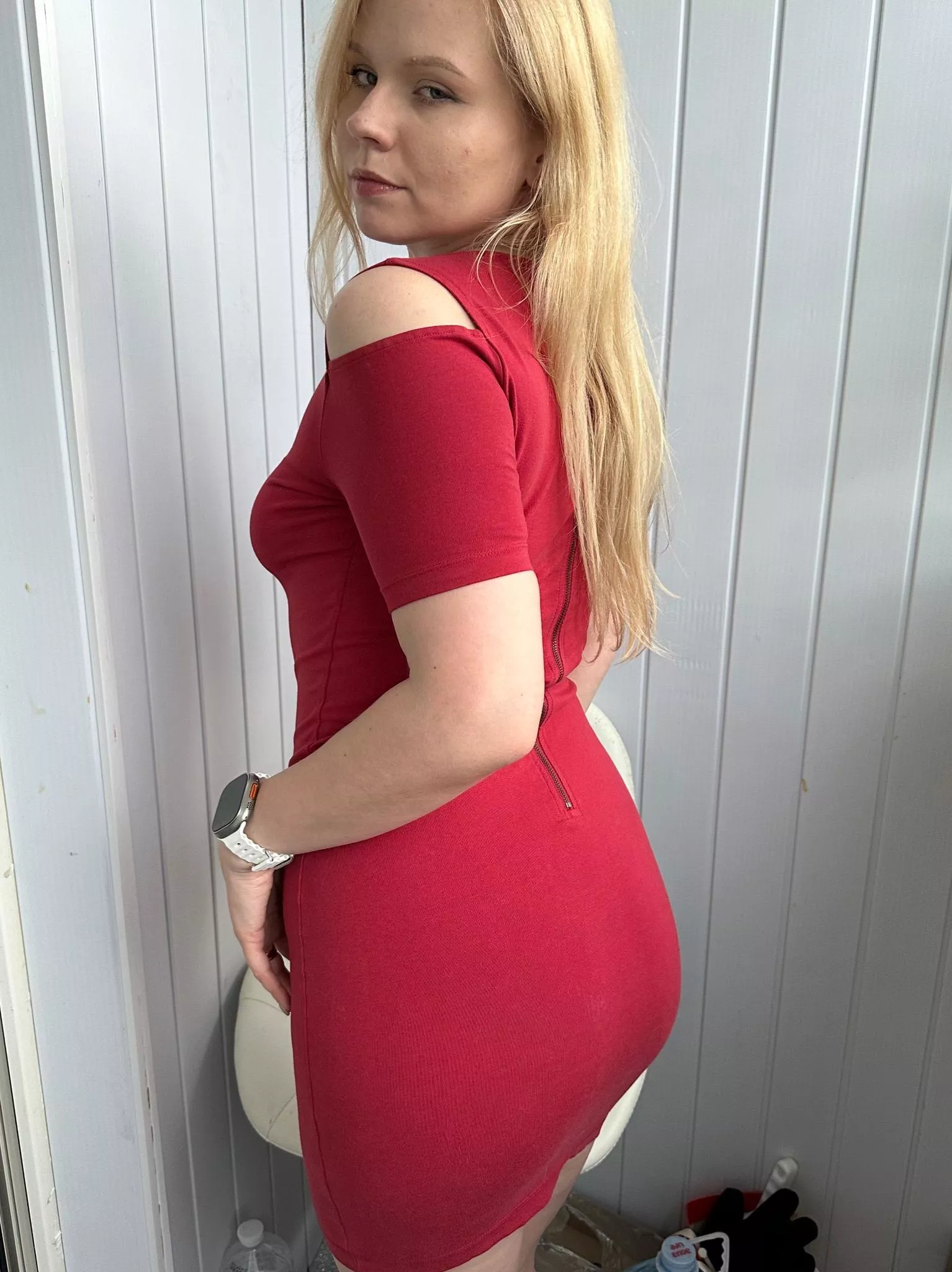 Perfect red tight dress for this summer 