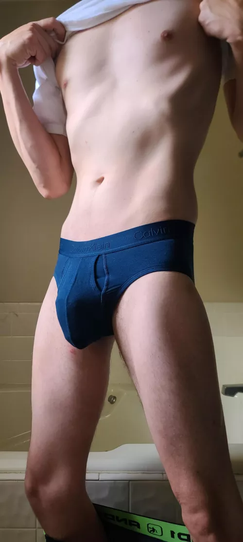 Should more guys wear briefs? (36)