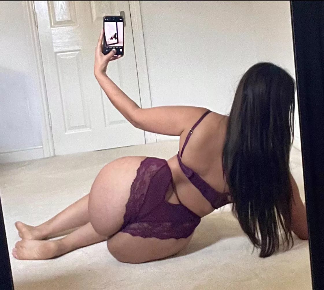 Small waist, big booty…