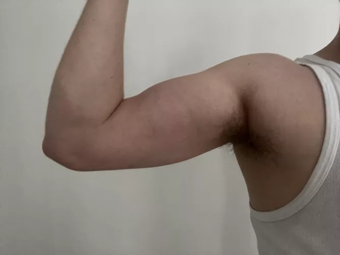 Sweaty tanktop pits anyone?