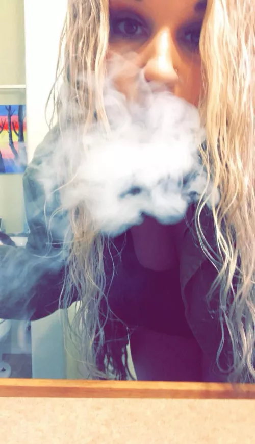 Taking a smoke break😚💨