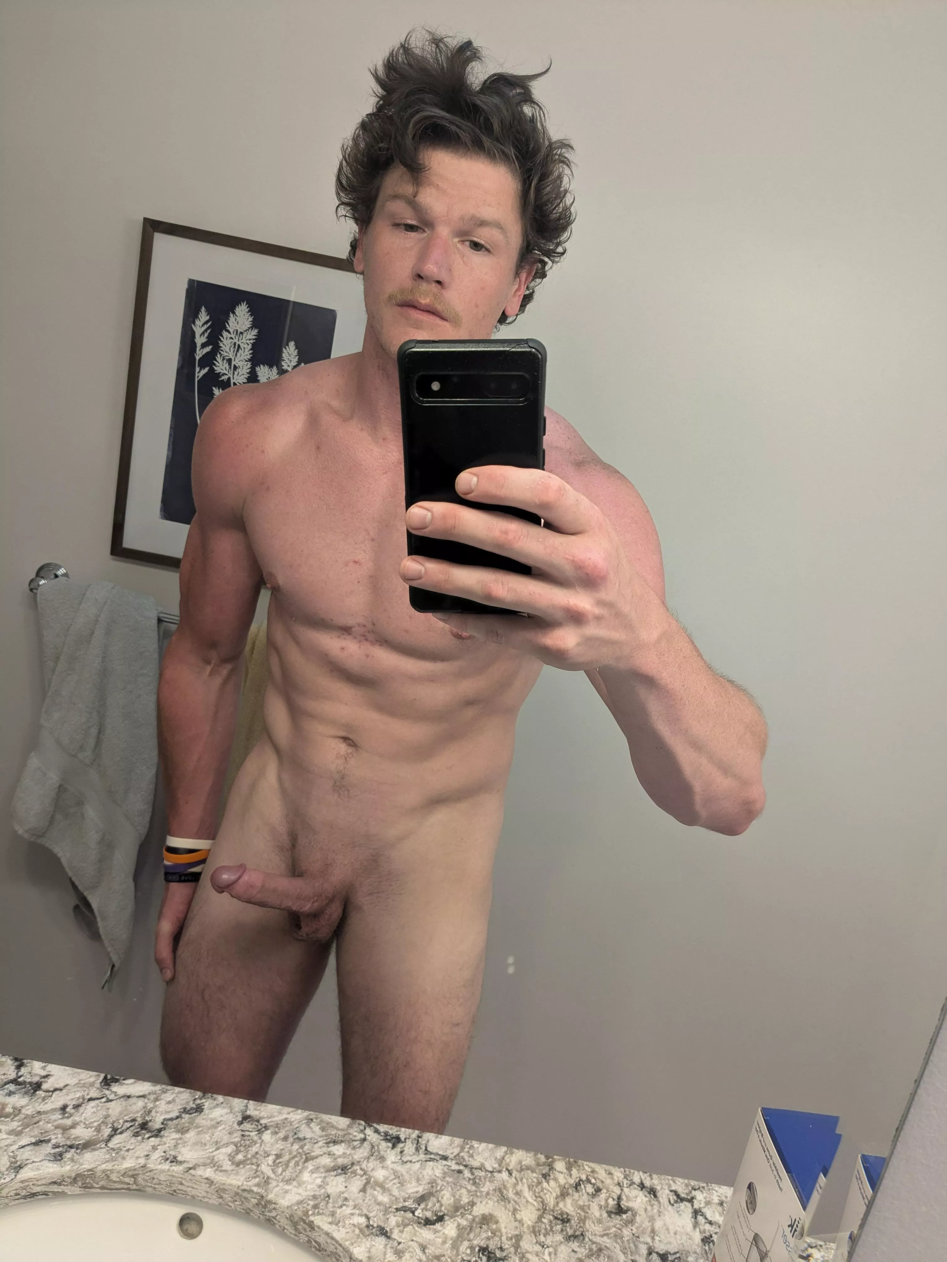 Tall, ripped guys turn you on? (6'3, 200)