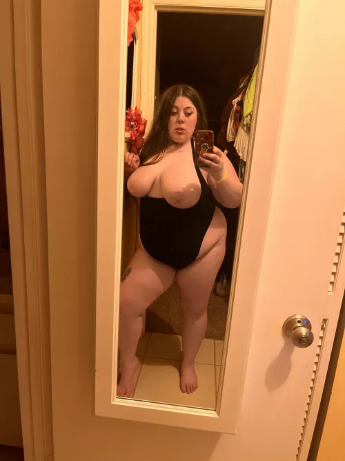 Want a thick and curvy sex crazed girlfriend? I’m her 🤤