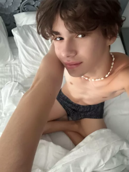 Which part of 19yo twink me do you typically start playing with?