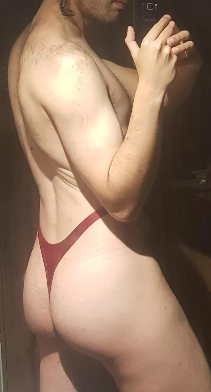 Would love to walk around a pool party in a bathing suit like this. Would you look?