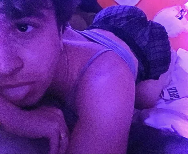 [18] do you like my outfit?