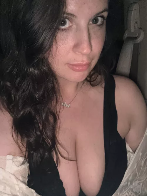 Are clothed pics acceptable here? 🤔 