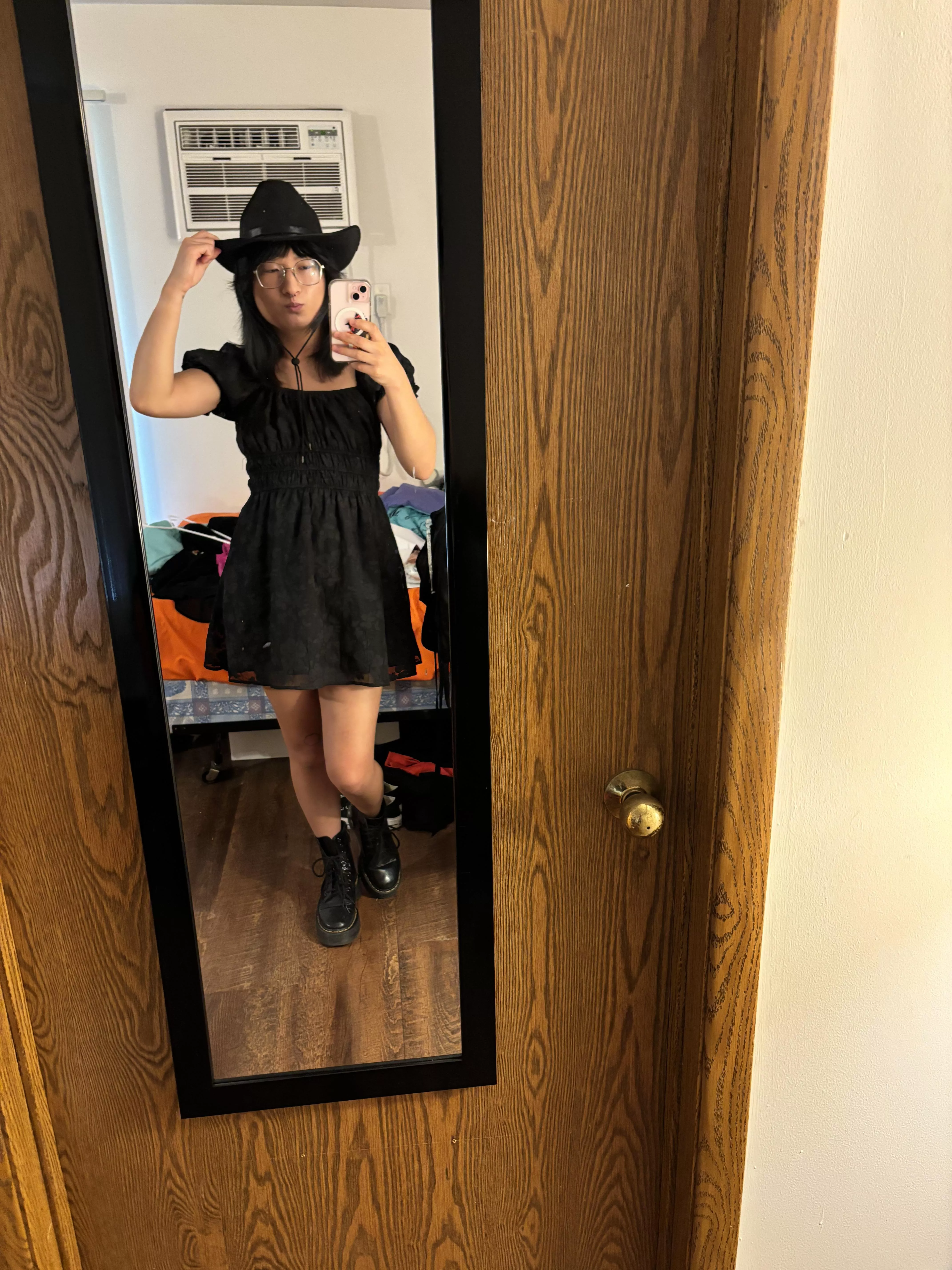 are u going to keep scrolling without saying howdy?