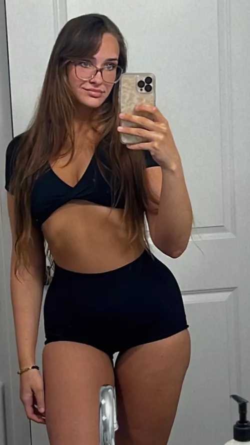 Blondes have more fun, but brunettes can read. 